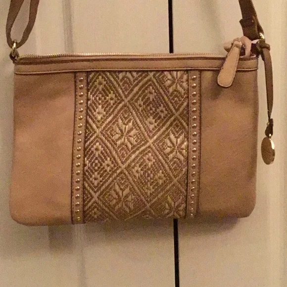 NWOT Nicole Miller bag, adjustable Camel color with pretty front 